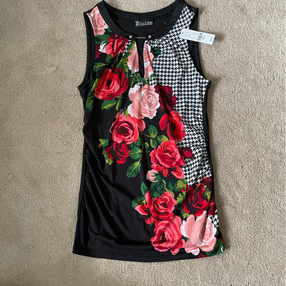 NWT New York and Company Key Hole Tank